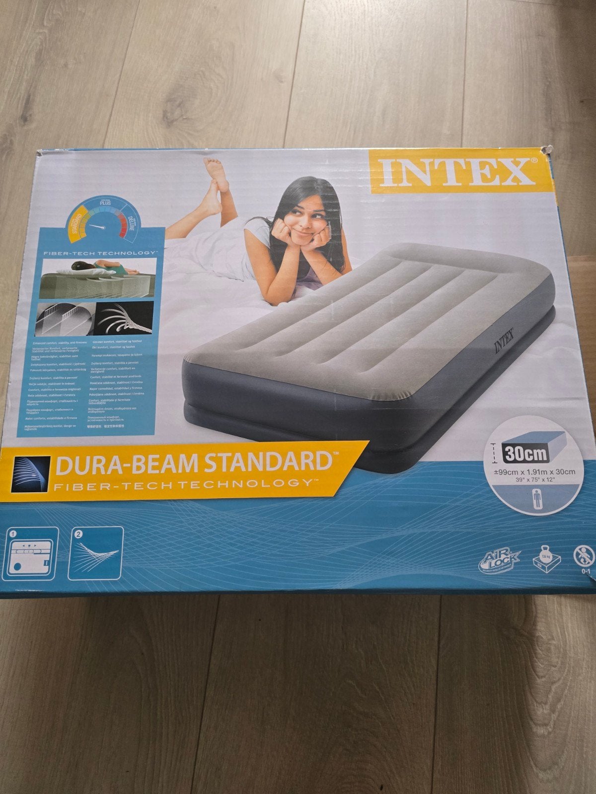 Intex Dura Beam standaard. 1 persoons luchtbed extra groot., Ophalen of Verzenden, Ingebouwde pomp, Zo goed als nieuw, 1-persoons