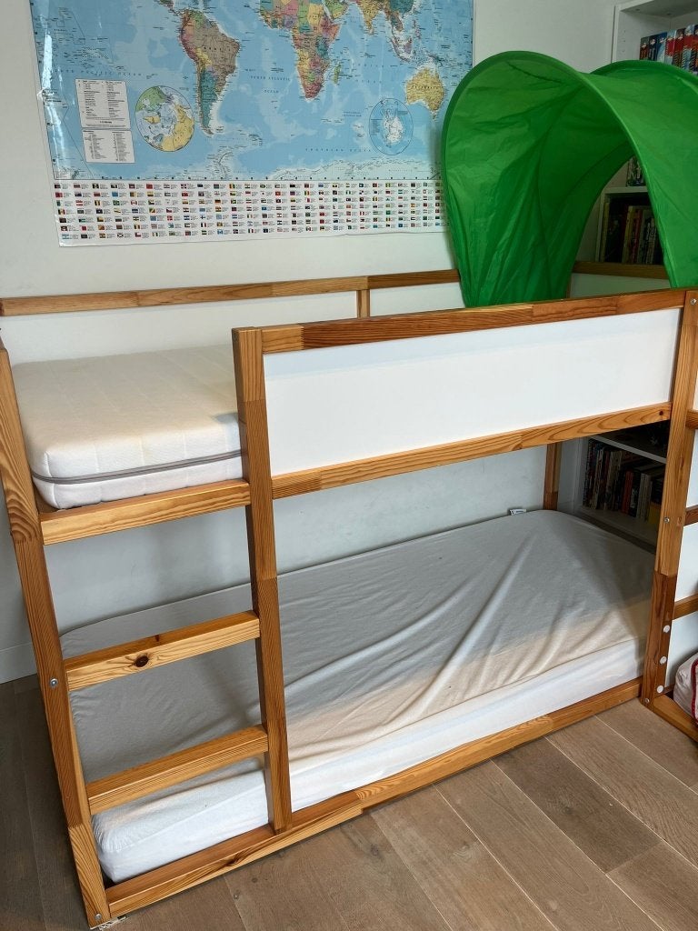 IKEA KURA Reversible kids bed + 2 mattresses, like new, Kinderen en Baby's, Ophalen, Zo goed als nieuw, Halfhoogslaper