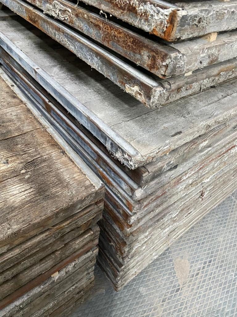 Gebruikte steenschot grenen 5x105x140 CM met stalen rand, Doe-het-zelf en Verbouw, Gebruikt, Grenen, Overige typen