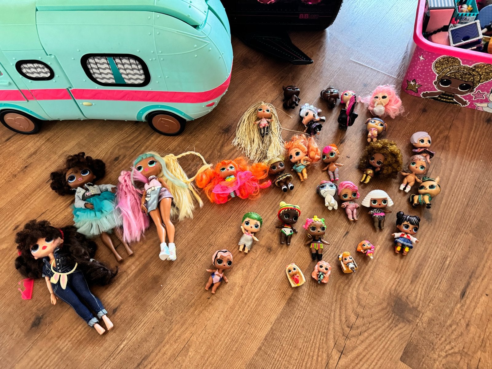 Grote L.O.L. Surprise! set met camper, vliegtuig en poppen, Kinderen en Baby's, Speelgoed | Poppen, Ophalen of Verzenden, Gebruikt