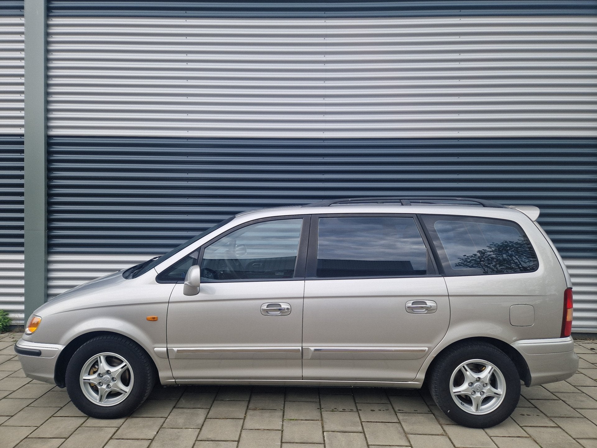 Hyundai Trajet 2.0i-16V Silver Edition 7 persoons , climatro, Auto's, Voorwielaandrijving, 700 kg, 7 stoelen, Handgeschakeld