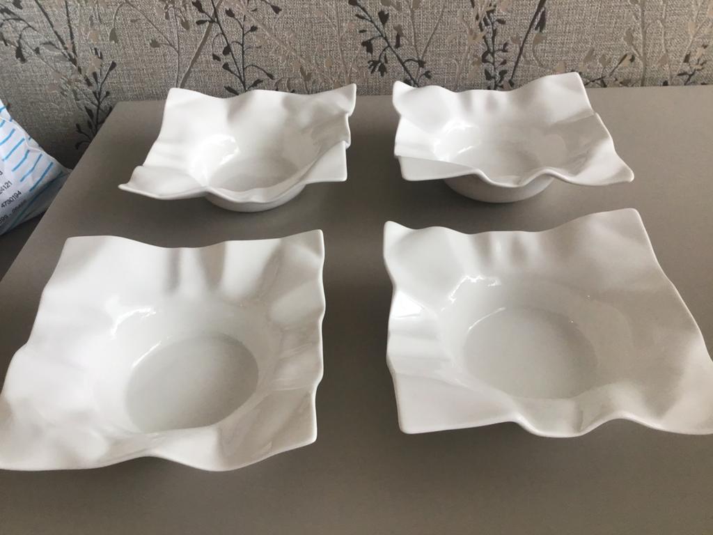 4  borden/schalen van Dudson porselein ongebruikt, Ophalen, Zo goed als nieuw, Bord(en), Overige stijlen