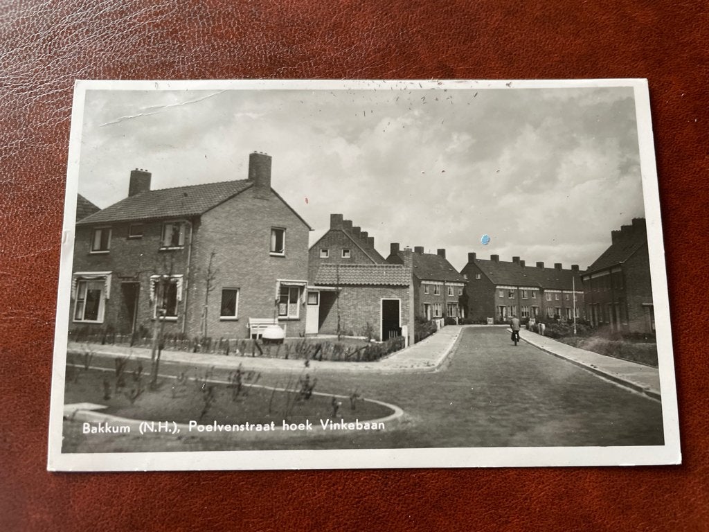 ansichtkaart van Bakkum ; Poelvenstraat hoek Vinkebaan., Verzenden, 1940 tot 1960, Noord-Holland
