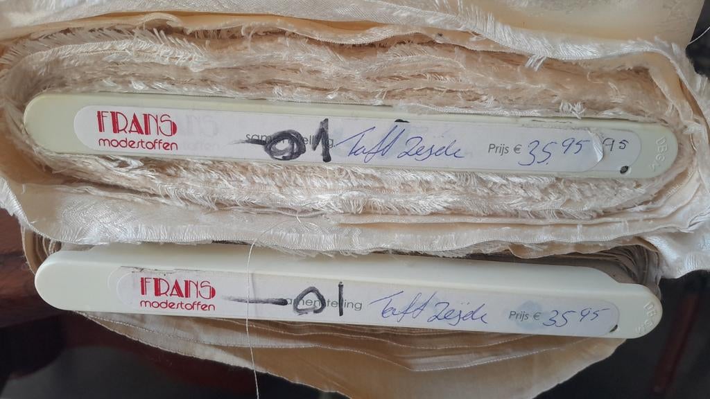 Taft Zijde Stof - Crème/Beige met Patroon, Beige, Nieuw, Ophalen of Verzenden, 30 tot 120 cm