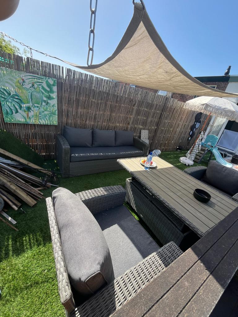 Loungeset met verstelbare tafel en schone kussens, Ophalen, 4 zitplaatsen, Gebruikt, Loungeset
