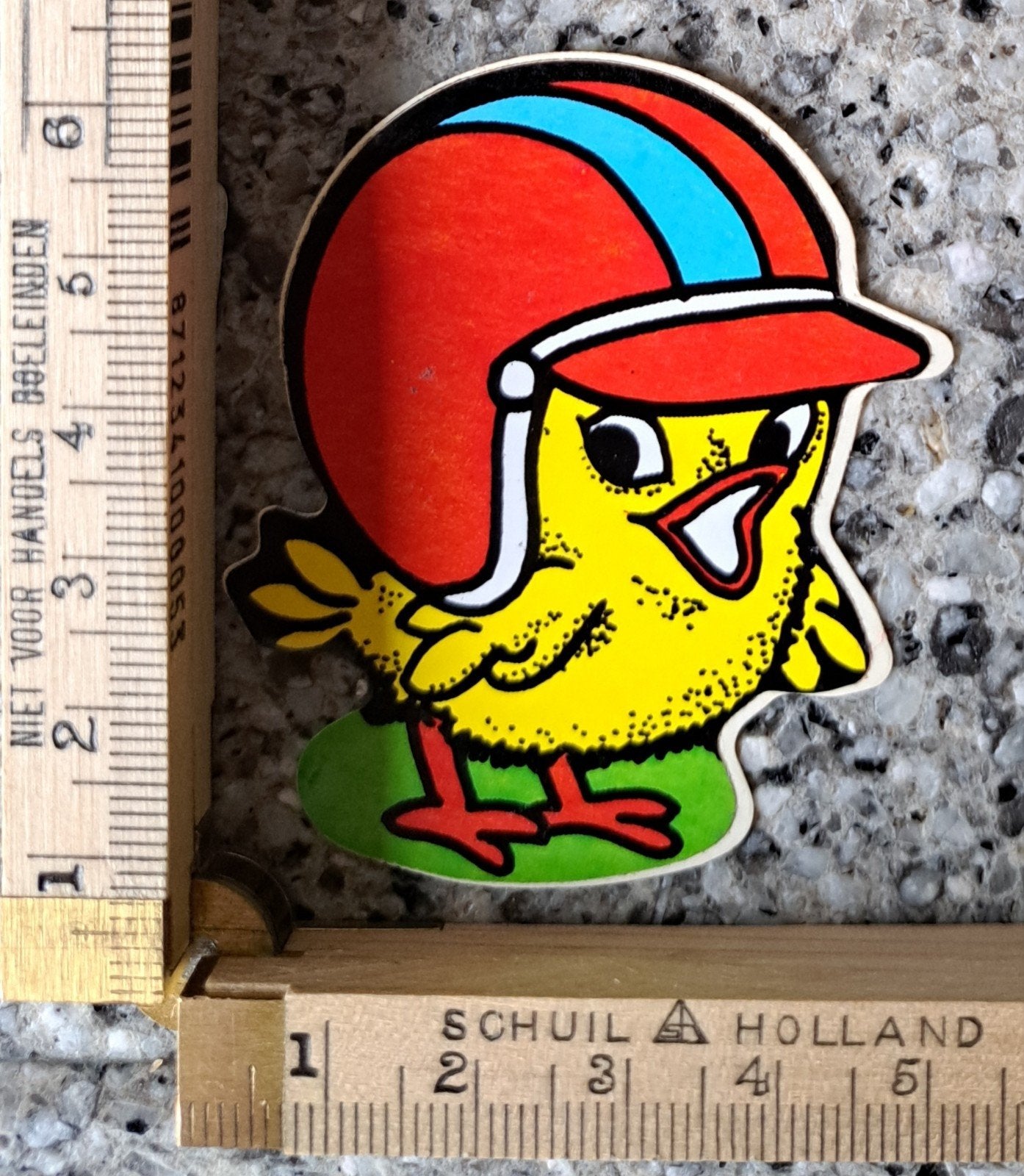 Vintage sticker Klein vogeltje met helm, Ophalen of Verzenden, Zo goed als nieuw