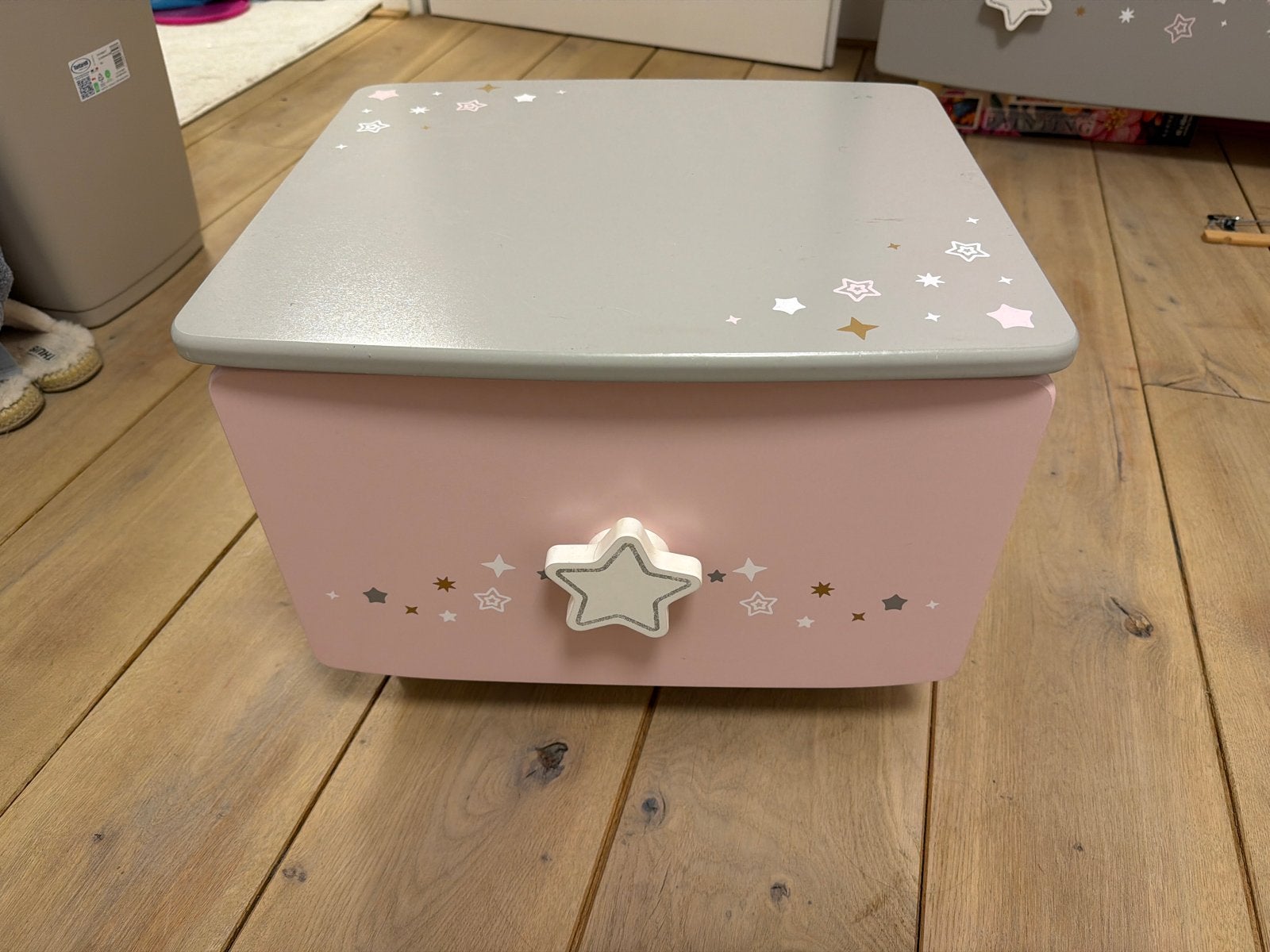 Complete kinderkamer: Nachtkastje, kledingkast, bureau, lade, Kinderen en Baby's, Ophalen, Gebruikt, Kast