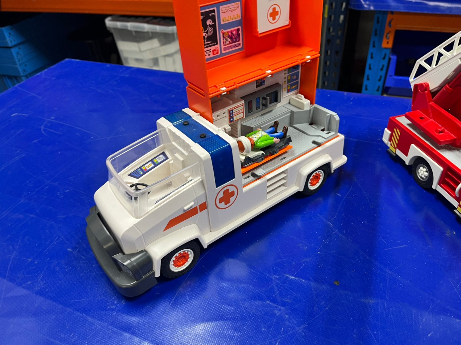 Playmobil ziekenhuis op wielen ambulance, Ophalen of Verzenden, Gebruikt