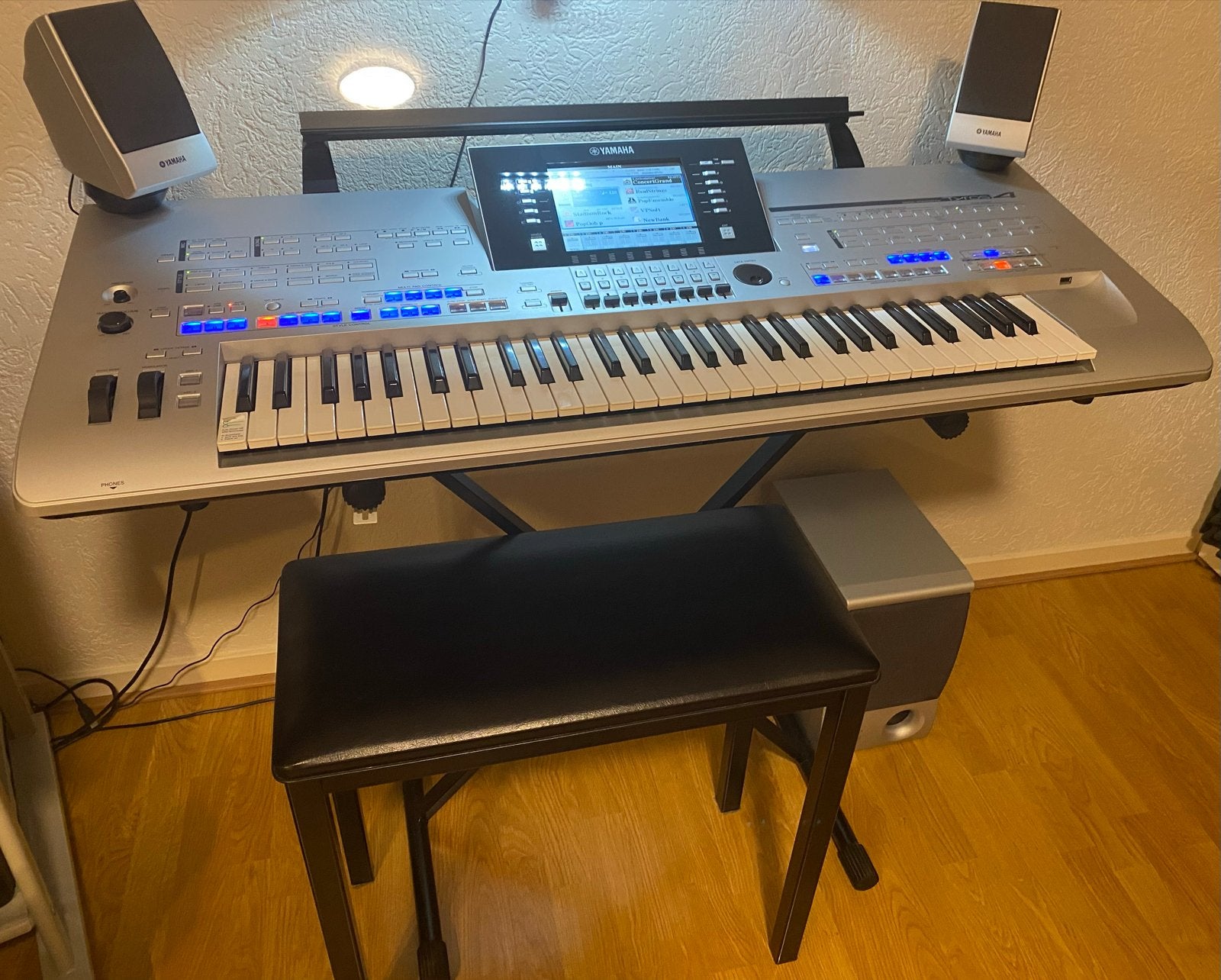 Yamaha Tyros 4 compleet met bankje en standaard., Ophalen, Yamaha, Met standaard, 61 toetsen