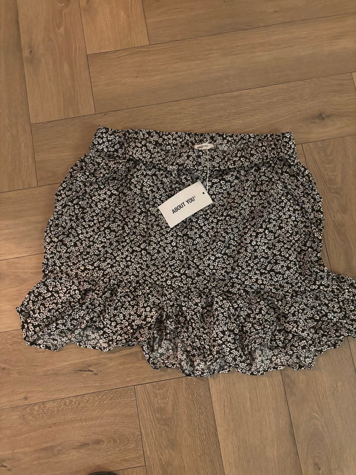 About You Alita Rokje Zwart/Wit Bloemen, Zwart, Maat 46/48 (XL) of groter, Nieuw, Ophalen of Verzenden