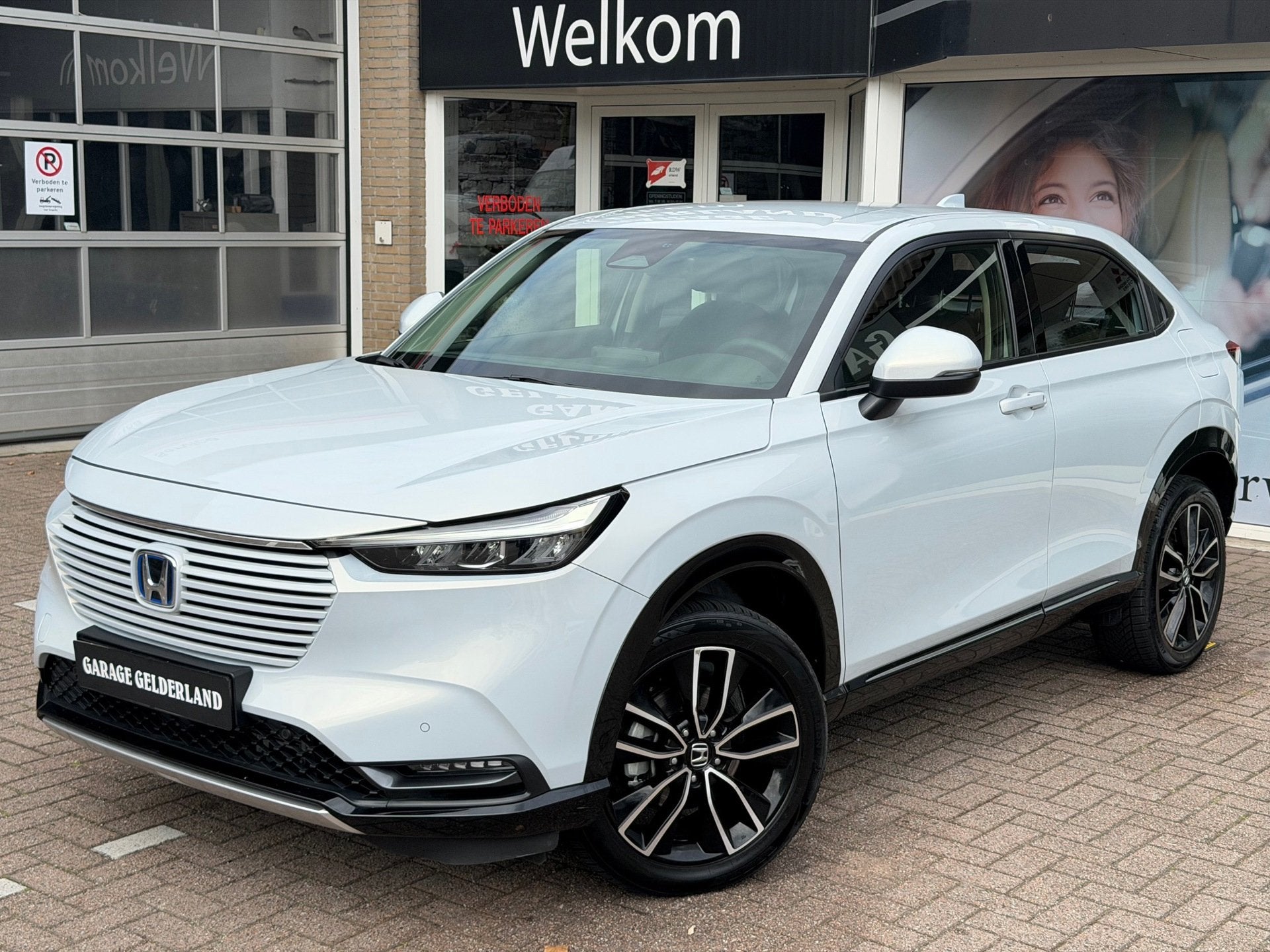 Honda HR-V 1.5 e:HEV Elegance | Parelmoer | Full-Led | Apple, 1380 kg, Zwart, Leder en Stof, Wit