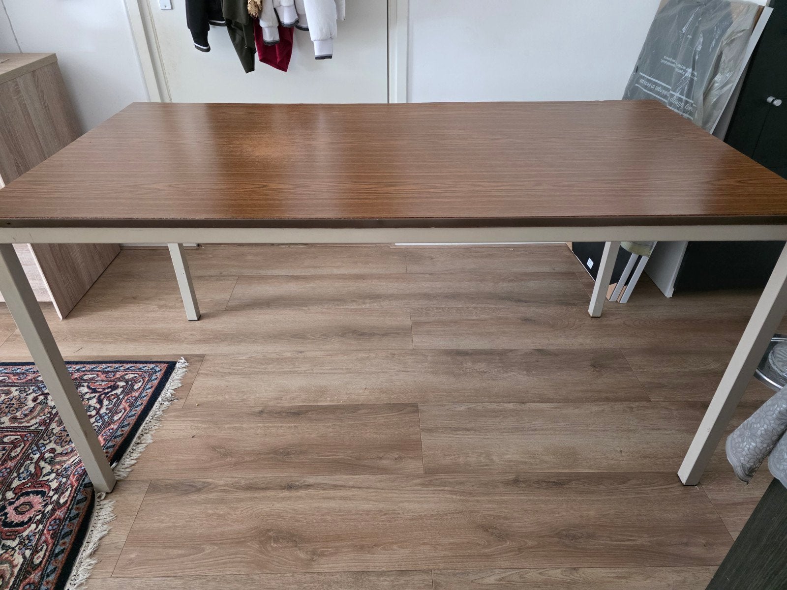 Eenvoudige eettafel/bureau met houtlook blad, Gebruikt, 100 tot 150 cm, Modern, Functioneel, 50 tot 100 cm