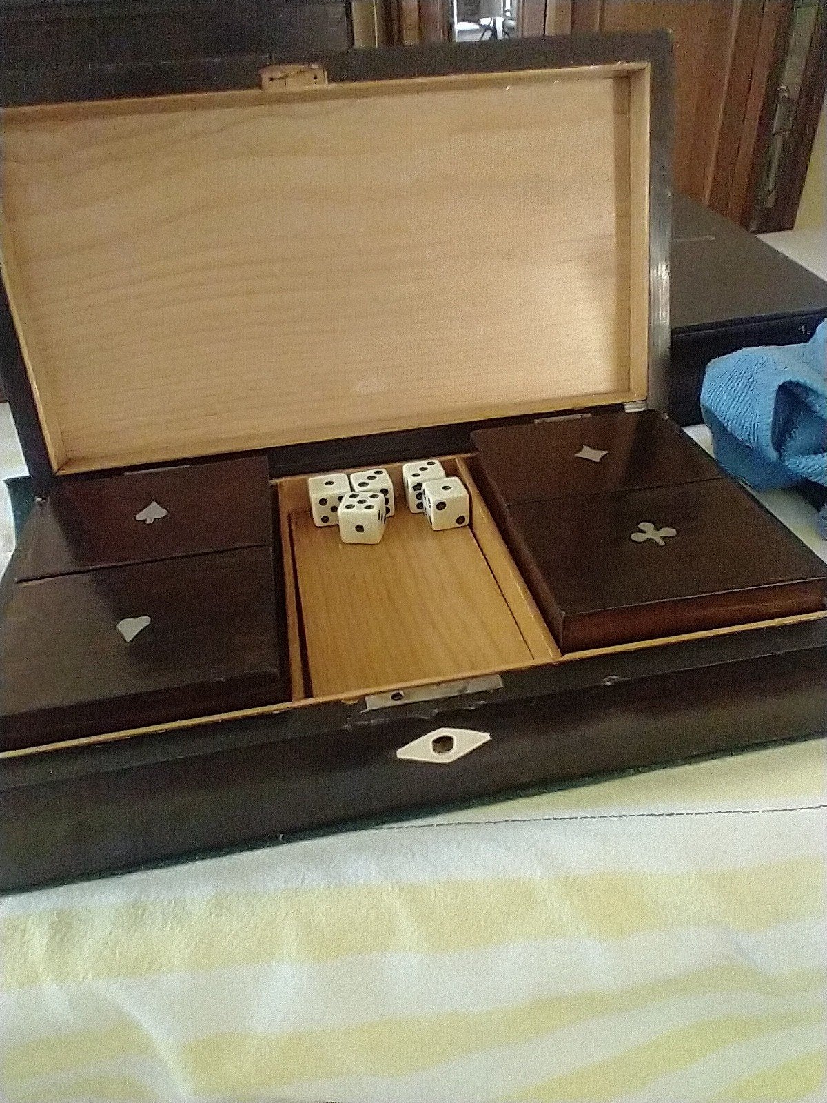 Antiek Speeldoos met veel spelfiches, Ophalen of Verzenden