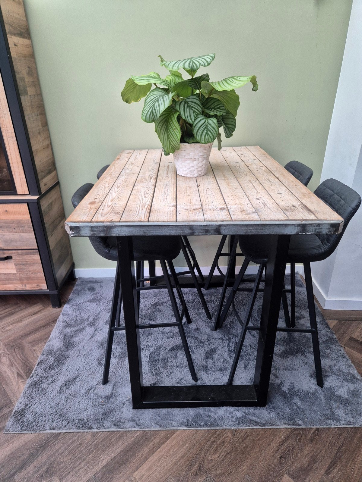 bartafel met houten blad en 4 barkrukken, Huis en Inrichting, Tafels | Eettafels, 50 tot 100 cm, 100 tot 150 cm, Zo goed als nieuw