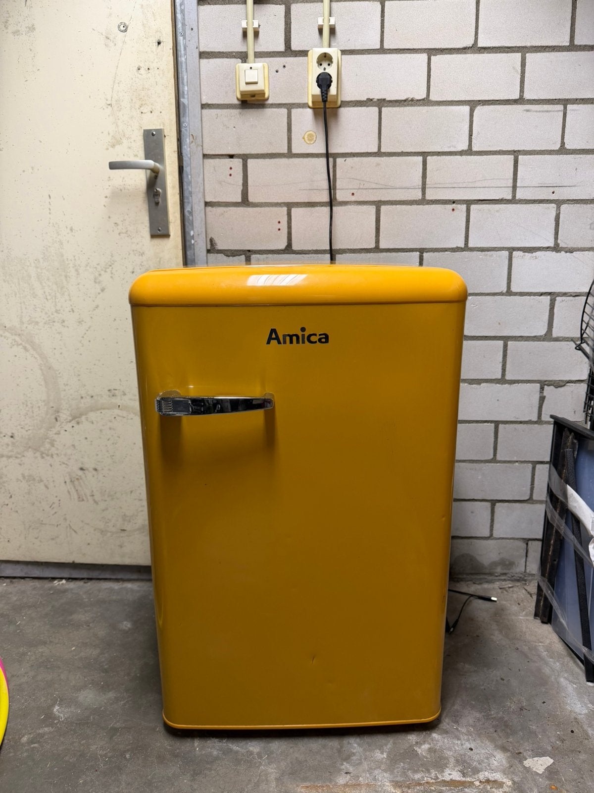 Okergele Amica Retro Tafelmodel Koelkast (KS15613Y), 100 tot 150 liter, Zo goed als nieuw, Met vriesvak, Ophalen