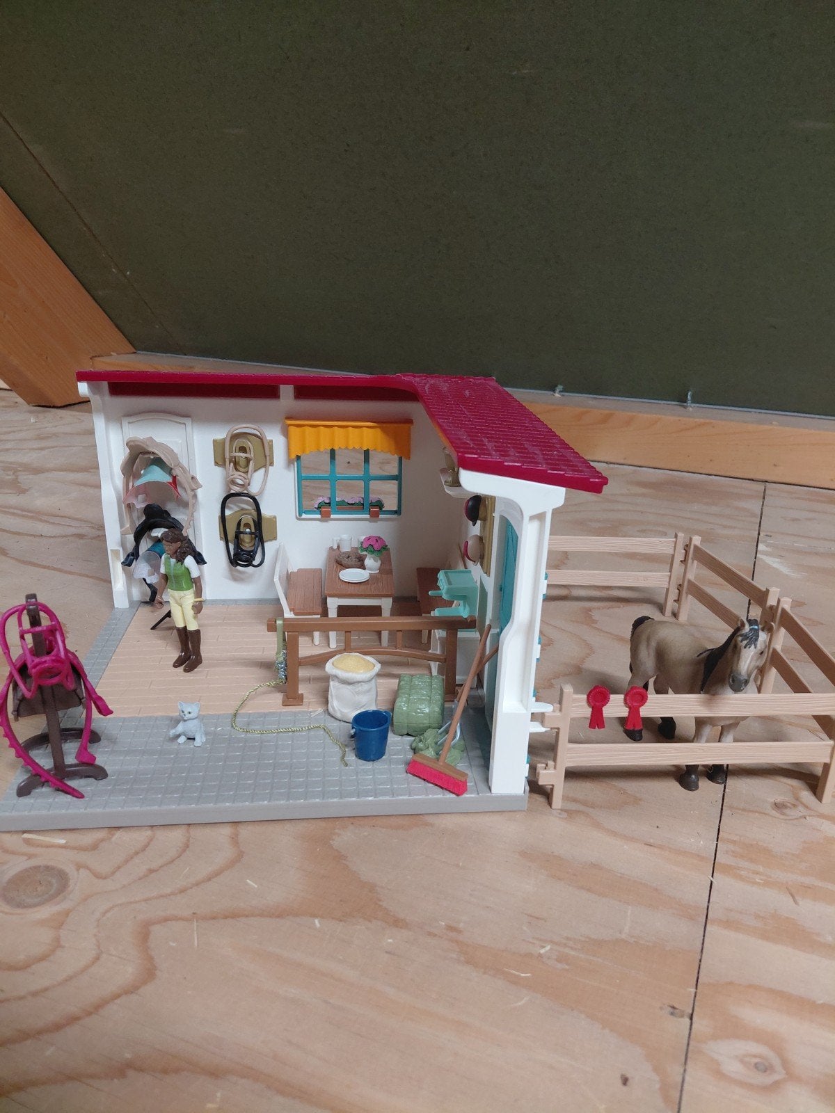 Schleich zadelkamer 42591, Ophalen of Verzenden, Zo goed als nieuw