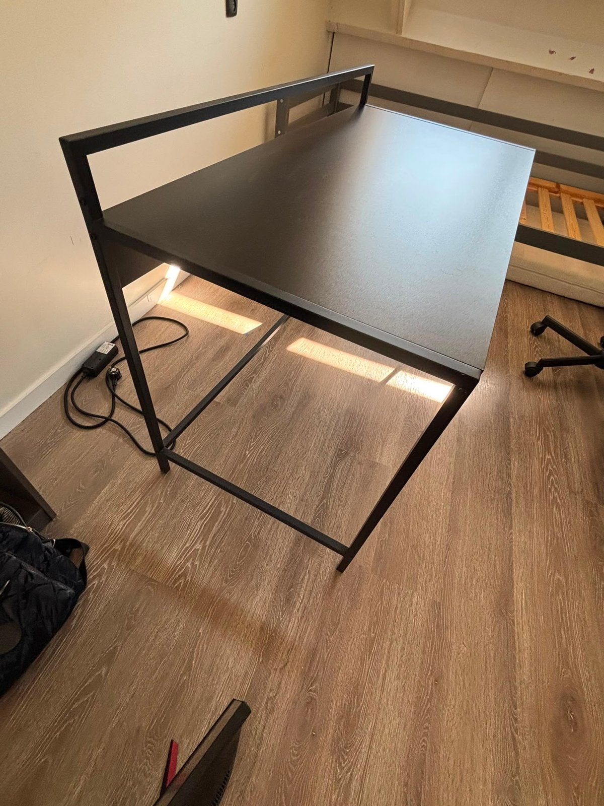 Modern zwart bureau, Ophalen, Zwart, Gebruikt, Metaal