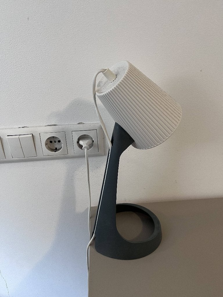 IKEA tafellamp – moderne uitstraling, Huis en Inrichting, Lampen | Tafellampen, Ophalen, Kunststof, Zo goed als nieuw, Modern