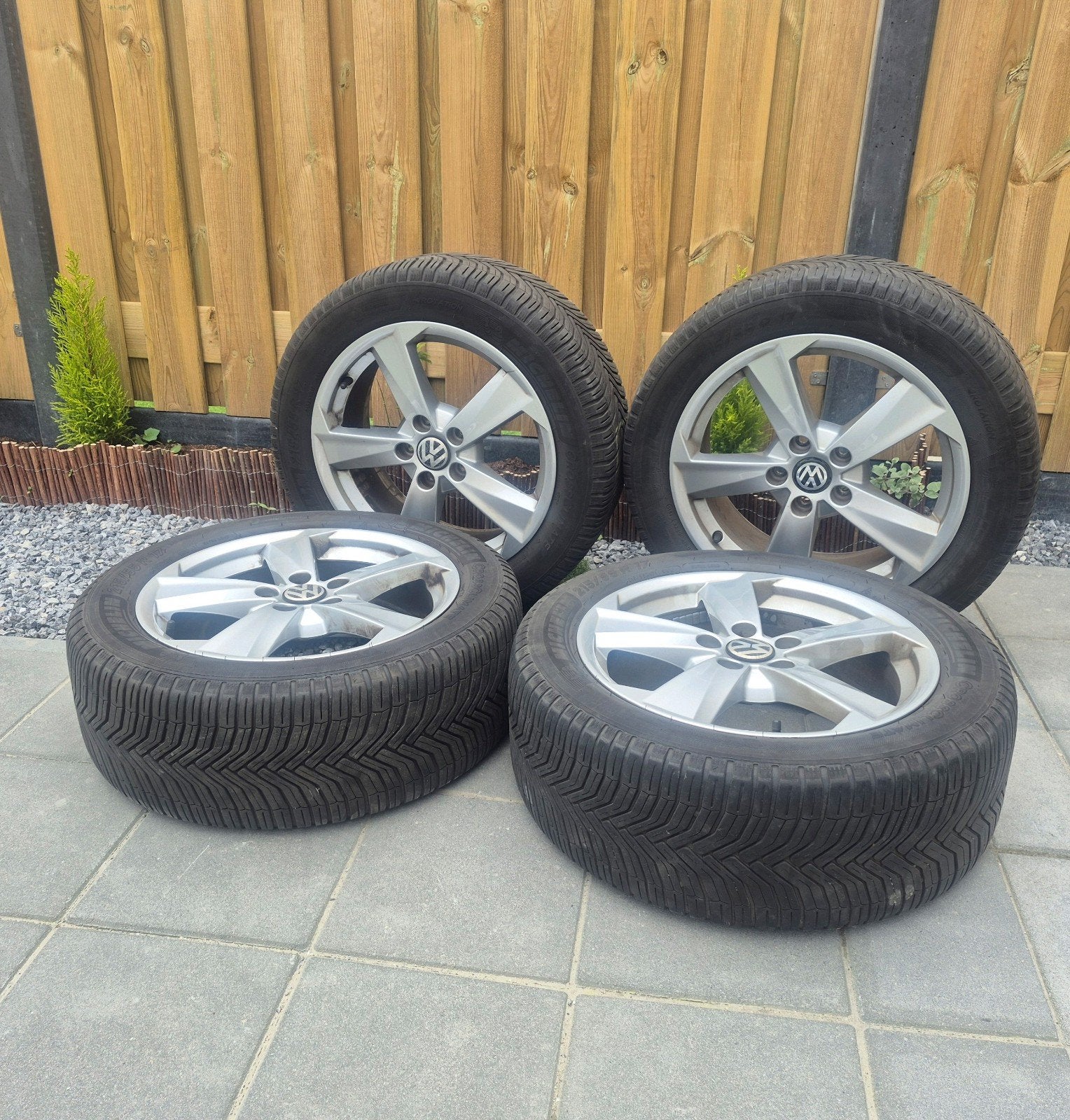 Vw velgen met banden Michelin 4seasons, Ophalen