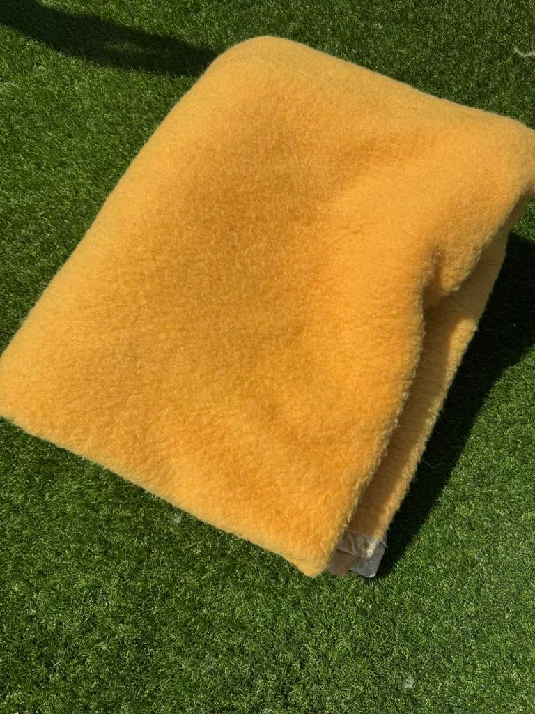 240x200 Zuiver wollen deken geel solemio, Huis en Inrichting, Woonaccessoires | Plaids en Woondekens, Ophalen of Verzenden, Zo goed als nieuw