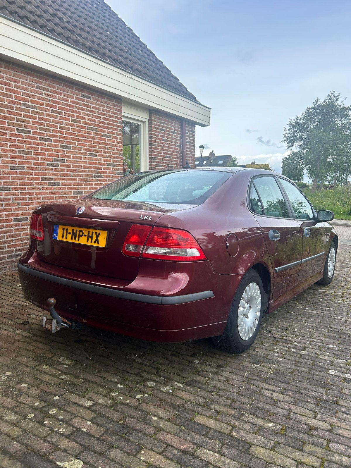Saab 9-3 1.8 T Sport Sedan 2004 Rood, Auto's, Voorwielaandrijving, 1998 cc, 4 cilinders, Origineel Nederlands