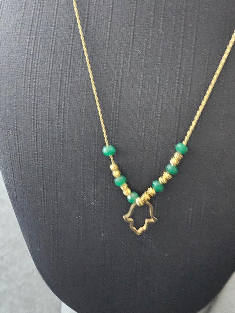 Gouden ketting met groene kralen en Hamsa handje, Met hanger, Nieuw, Ophalen of Verzenden, Goud