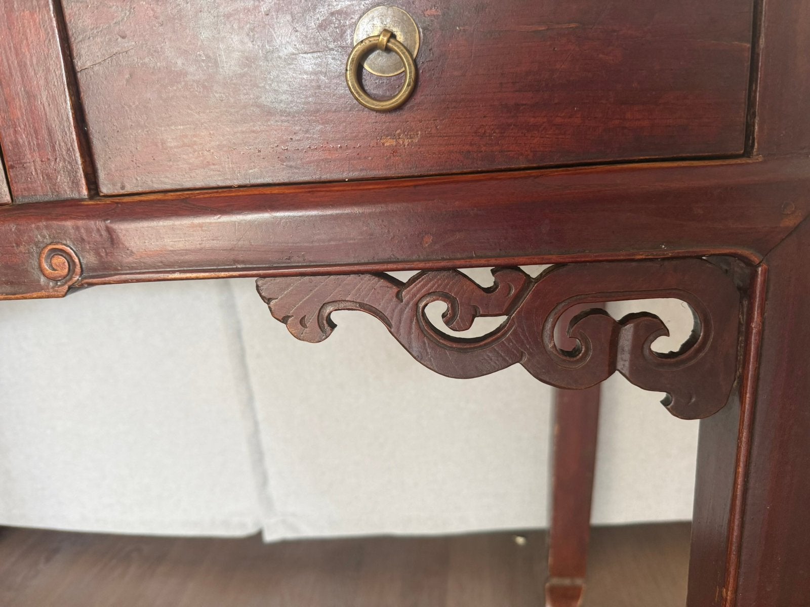 Chinese side table, Ophalen
