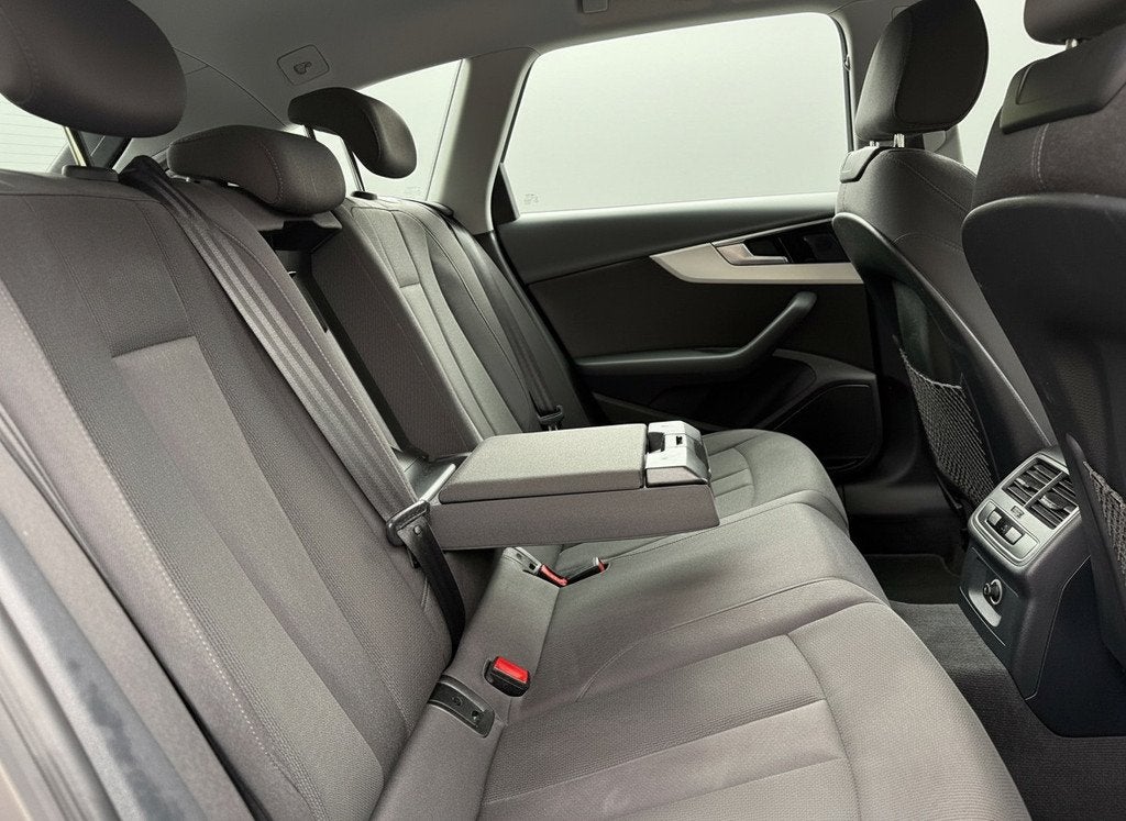 Audi A4 Avant 35 TFSi 150pk Launch ed Aut., Navi & CarPlay |, Auto's, Audi, Stof, Gebruikt, Euro 6, 4 cilinders
