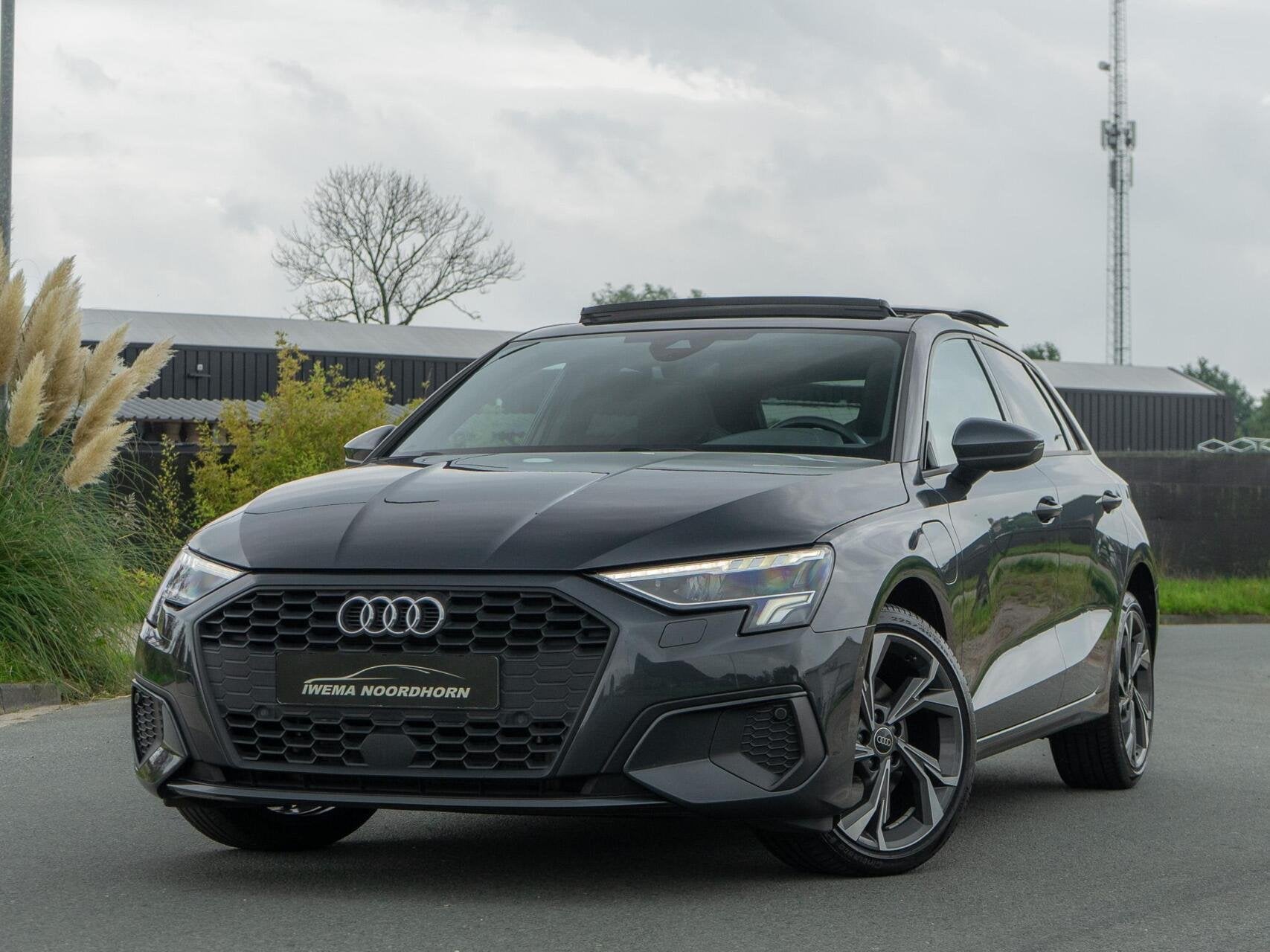 Audi A3 Sportback 40 TFSI e Edition |Panoramadak|Stoelverw.|, Gebruikt, 4 cilinders, 1535 kg, Leder en Stof