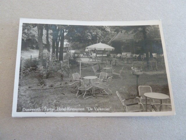 Doorwerth ca 1950 Terras Hotel-restaurant De Valkenier, Verzamelen, Ophalen of Verzenden, 1940 tot 1960, Gelopen, Gelderland