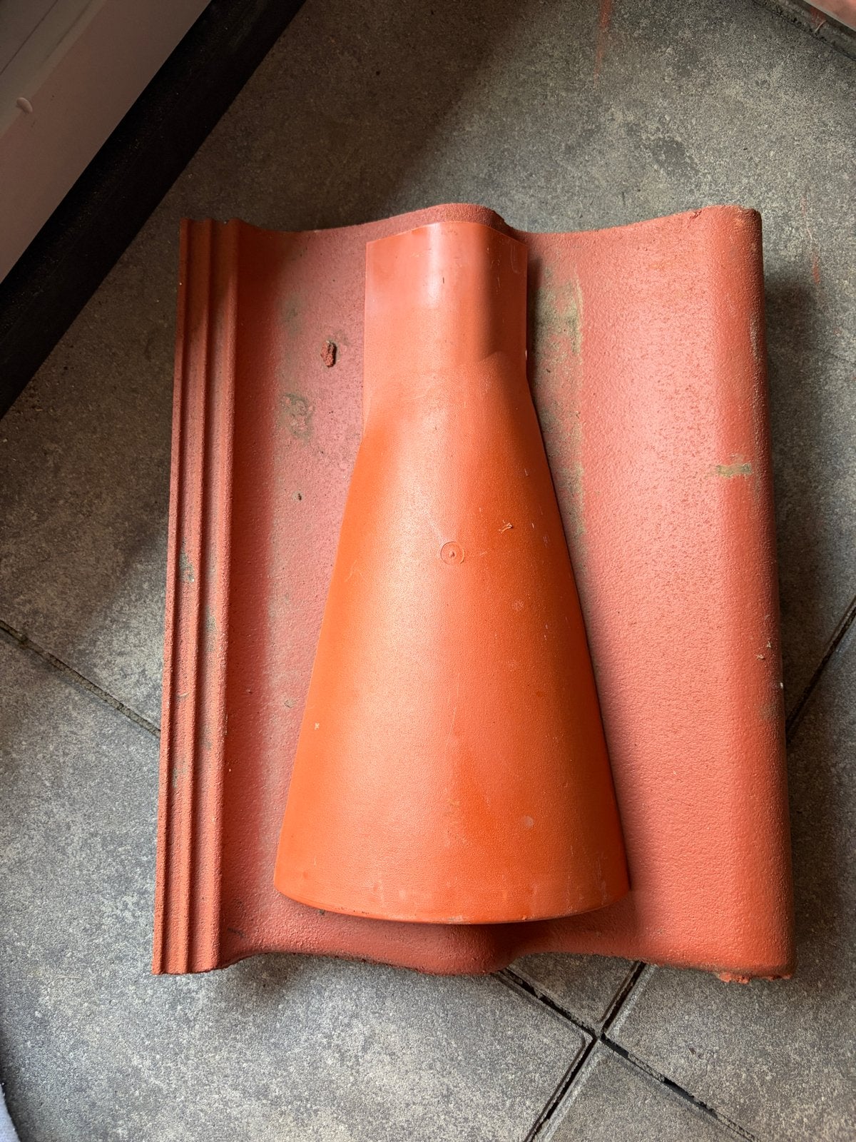 Dakpan met ontluchting - Lafarge, Ophalen, Gebruikt, Steen of Klei, Minder dan 5 m²