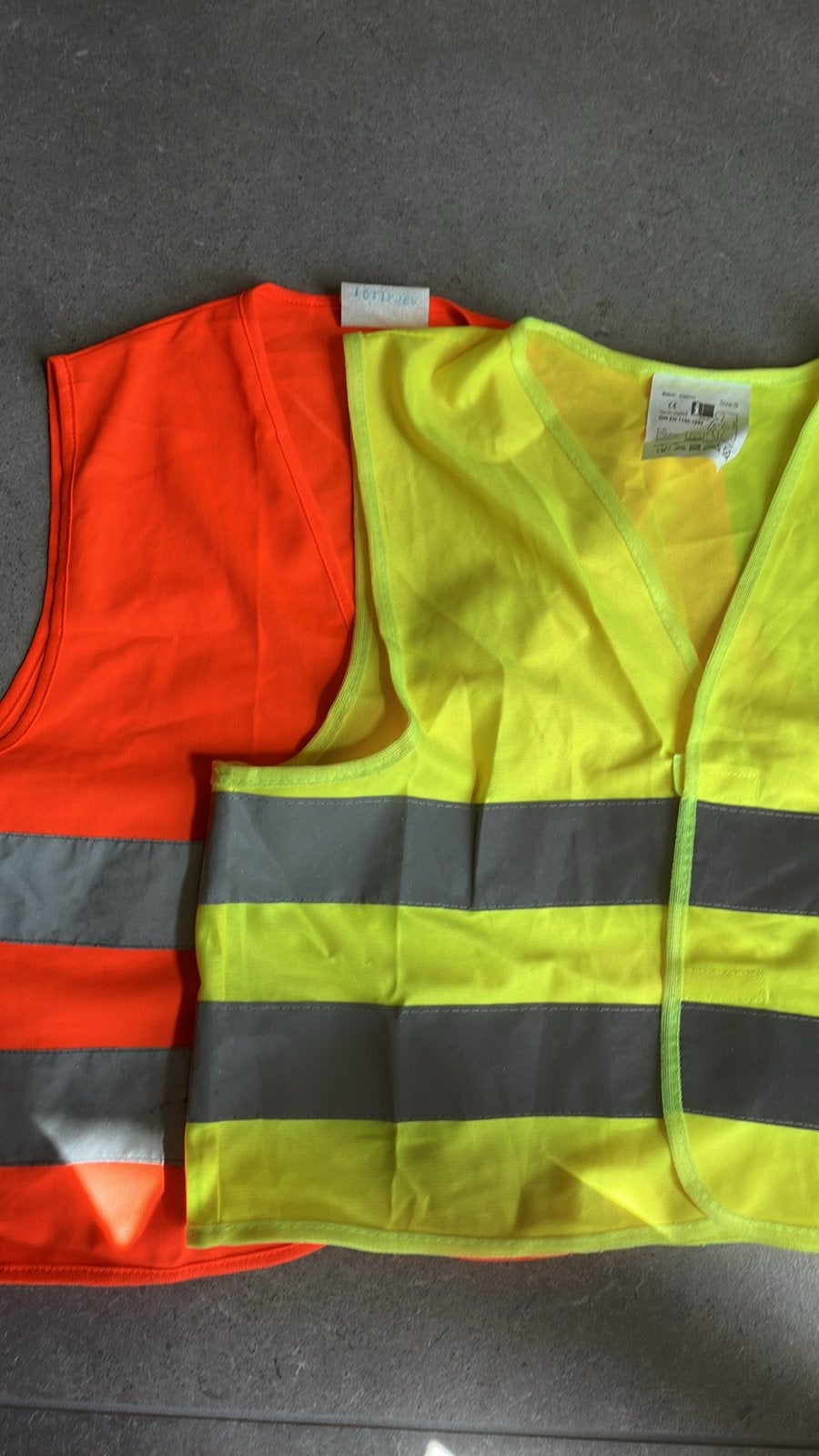 veiligheidshesjes voor 3-12 jaar 13 geel, 5 oranje, Ophalen, Zo goed als nieuw