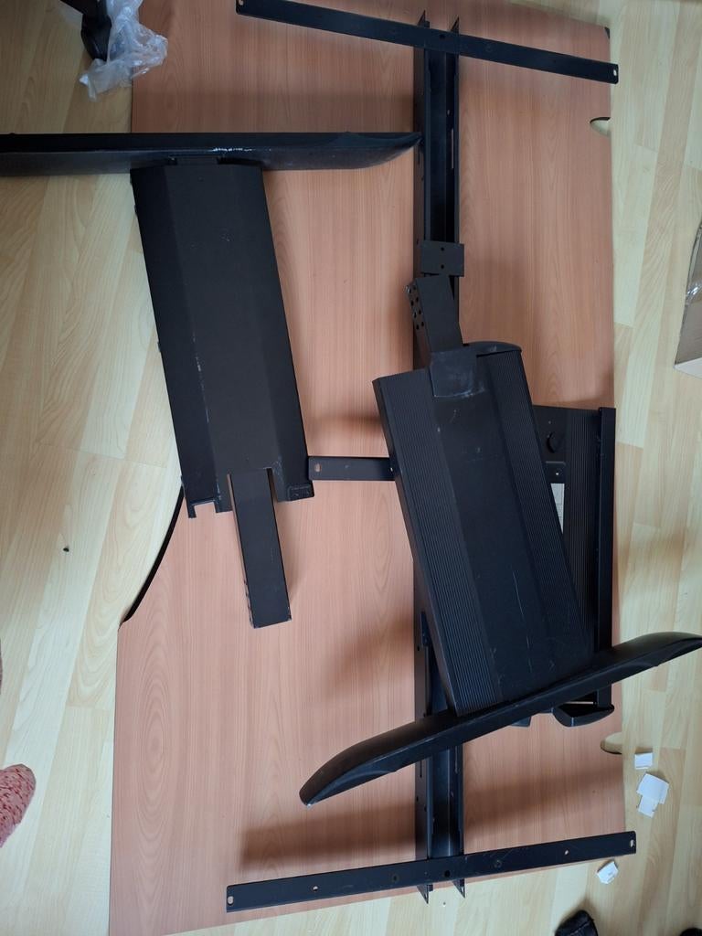 Bureau met houten blad, ijzeren poten (90x160x77 cm) GRATIS, Huis en Inrichting, Bureaus, Ophalen