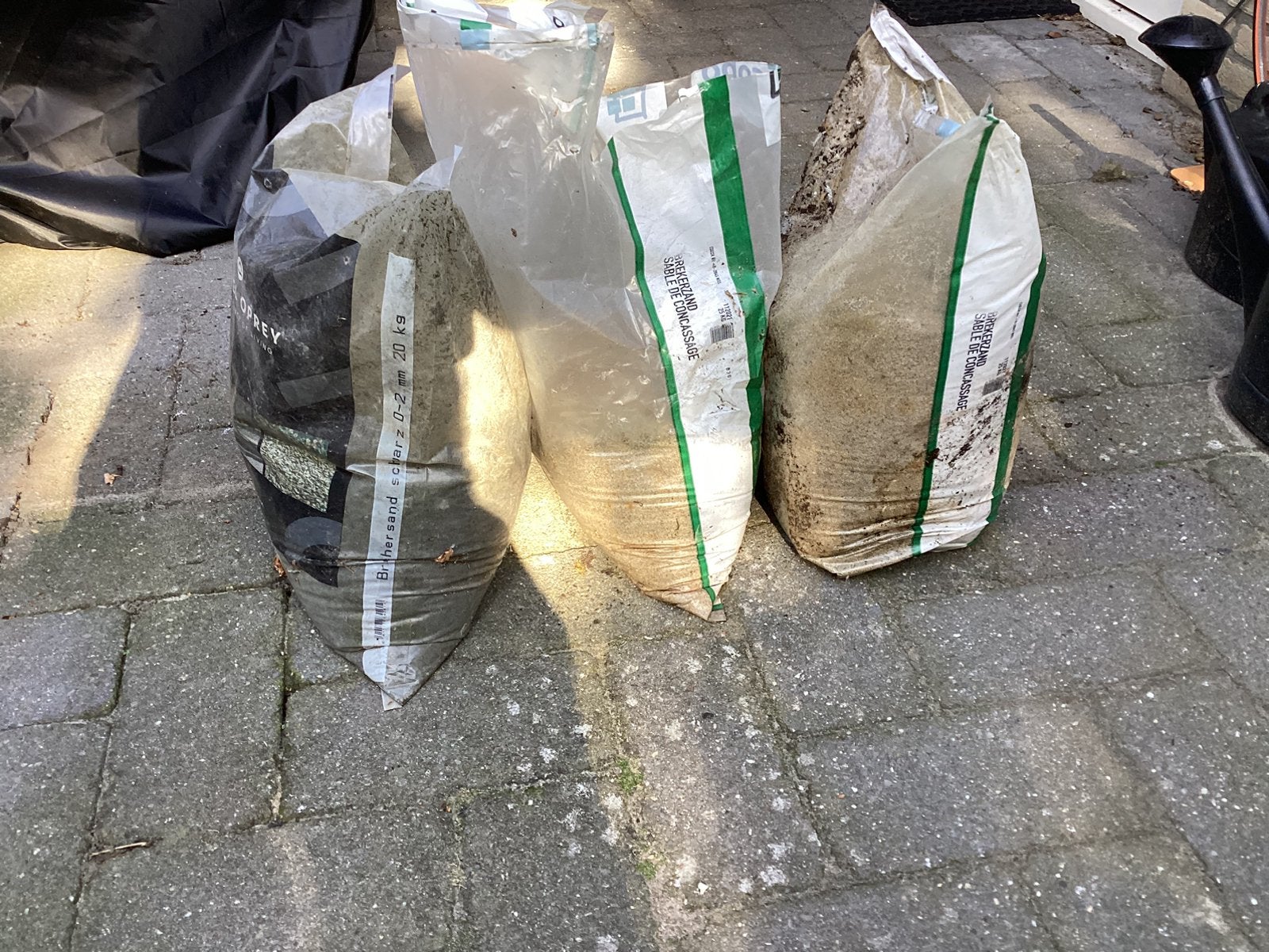 Brekerzand 1.5 wit 1 zwart Gratis op te halen, Tuin en Terras, Ophalen, Zo goed als nieuw, Brekerzand