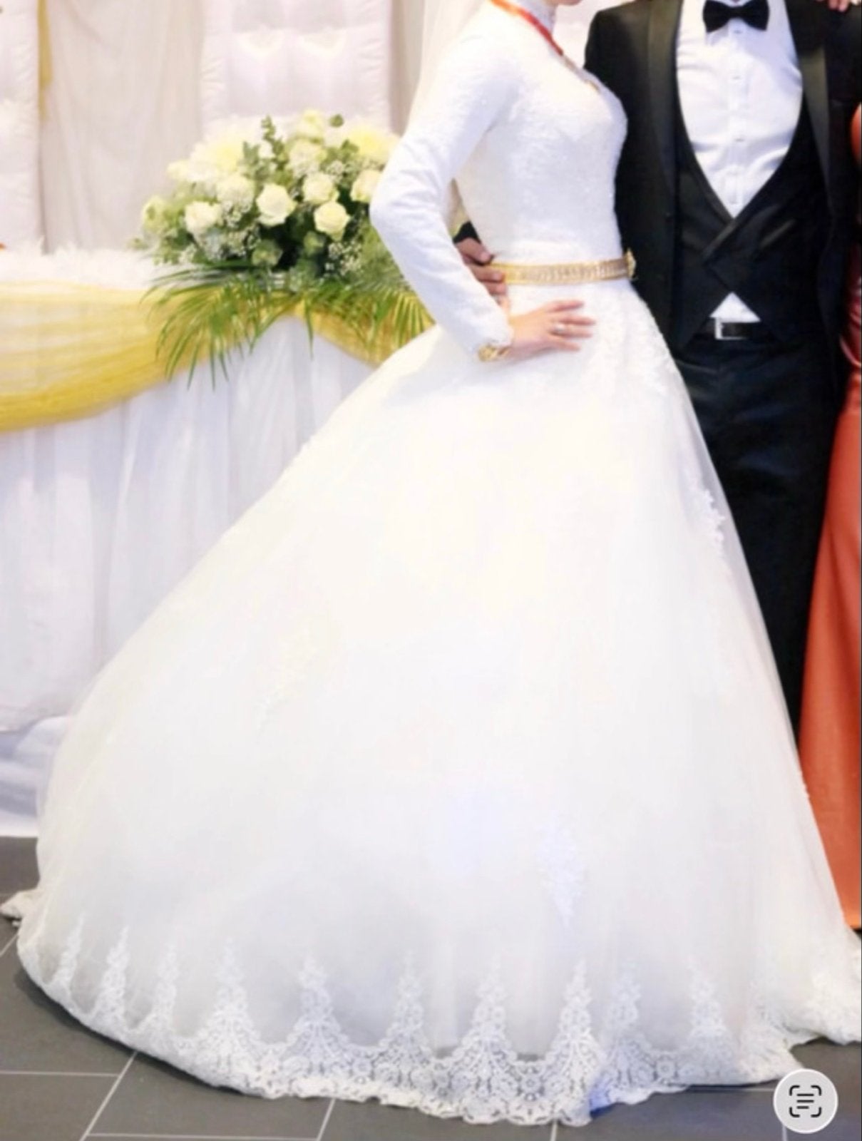 Prachtige witte modest trouwjurk met lange mouwen en kant, Ophalen, Gedragen, Wit, Trouwjurk