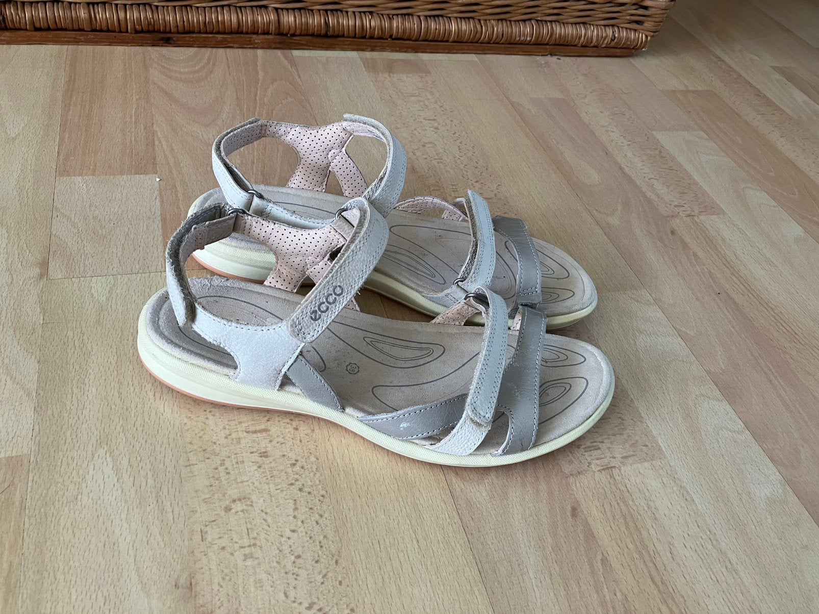 Ecco creme leren sandalen met leren voetbed mt 38 izgs, Overige kleuren, Gedragen, Sandalen of Muiltjes, Ophalen of Verzenden