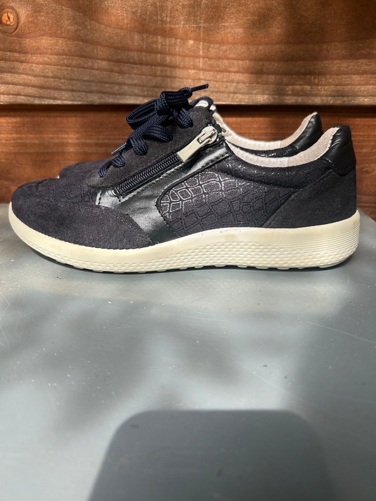 Mooie donkerblauwe sneakers mt  39 Feyn, Kleding | Dames, Schoenen, Ophalen of Verzenden, Zo goed als nieuw, Blauw, Sneakers of Gympen