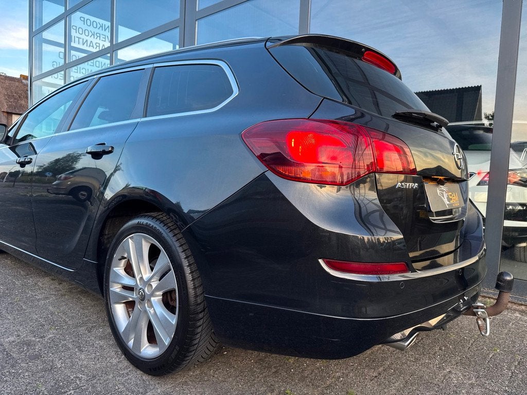 Opel Astra Sports Tourer 1.4 Turbo Anniversary Edition | Cam, Voorwielaandrijving, Euro 5, Gebruikt, Zwart
