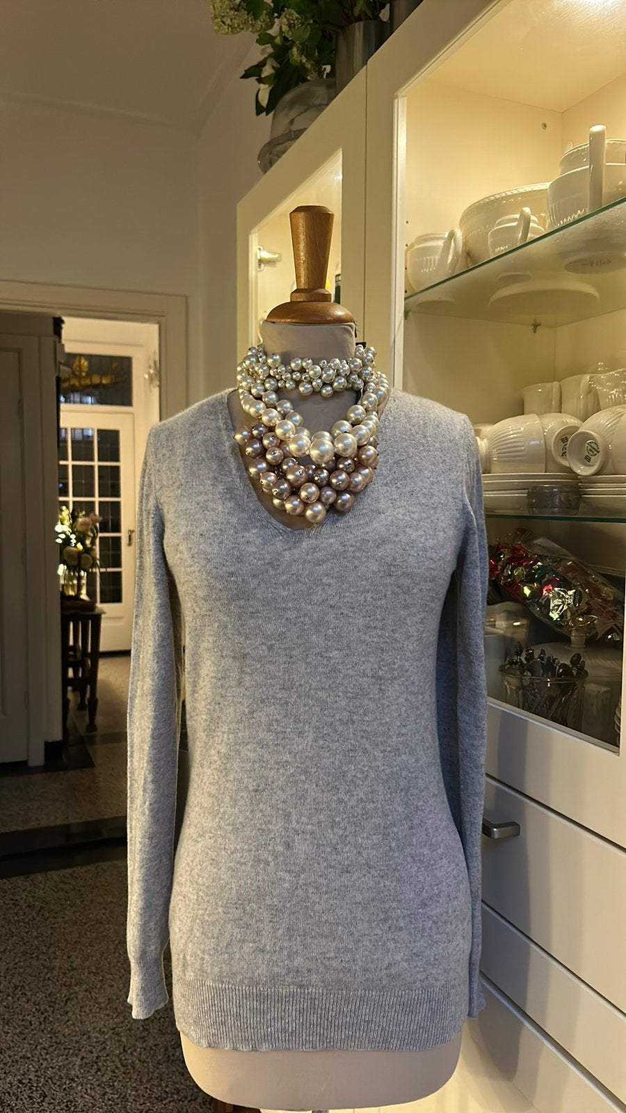Licht grijze 100% cashmere V-neck trui in mt s, 2xgedragen, Ophalen of Verzenden, Zo goed als nieuw, Maat 36 (S), Grijs