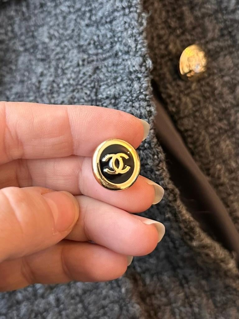 Mini Vintage Broche Goudkleurig – Klassiek Sieraad, Sieraden, Tassen en Uiterlijk, Broches, Overige materialen, Verzenden, Minder dan 4 cm