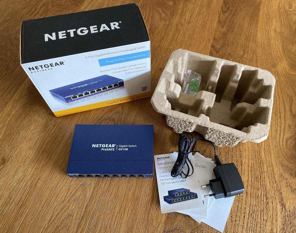 Netgear GS108 netwerk switch, 1000MB, Ophalen of Verzenden, Zo goed als nieuw