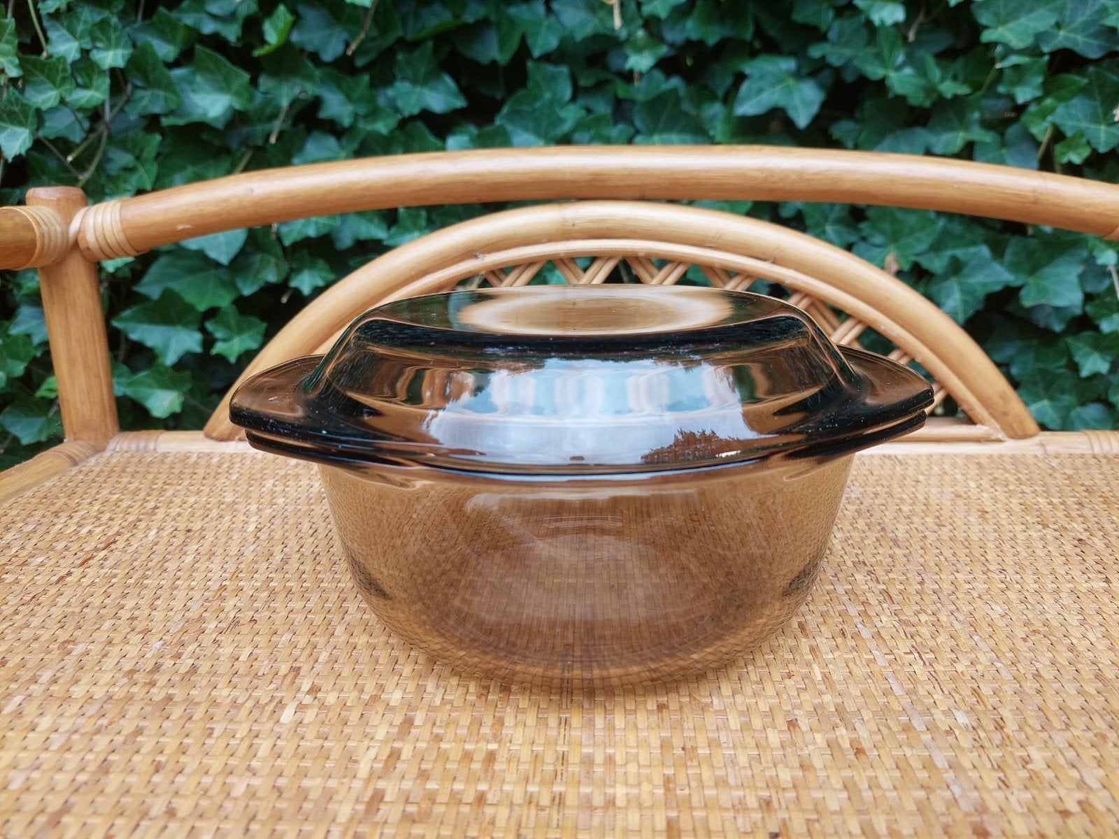 Vintage Arcopal rookglas schaal met deksel, Ophalen of Verzenden, Glas, Overige stijlen, Schaal of Schalen