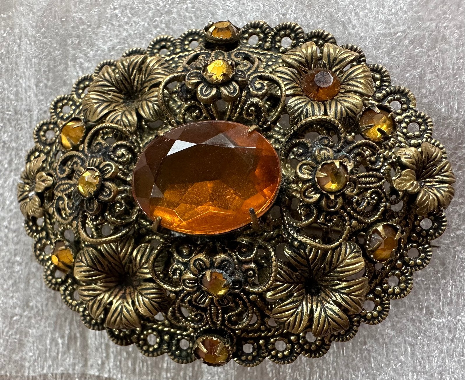 Oude broche met edelsteen, Ophalen of Verzenden, Gebruikt