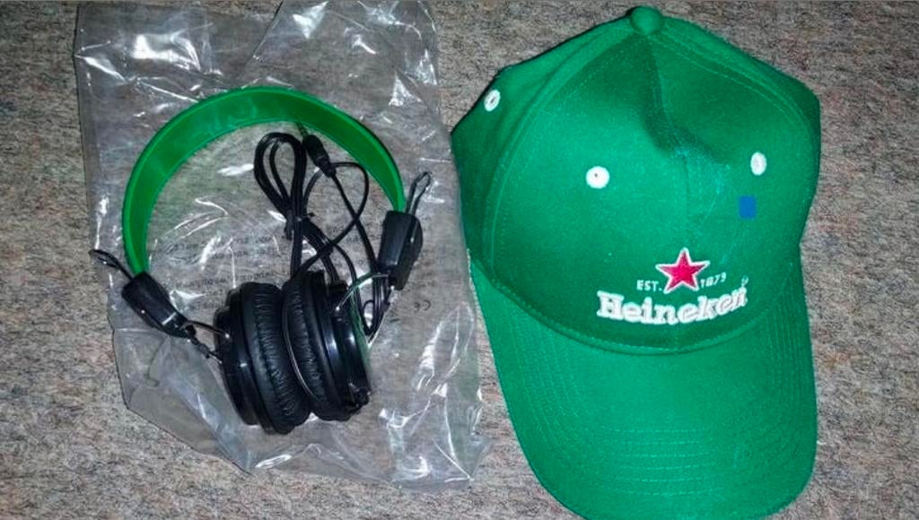 Heineken Limited Edition Pet & Hoofdtelefoon Set - Retro, Ophalen of Verzenden, Nieuw, Overige merken
