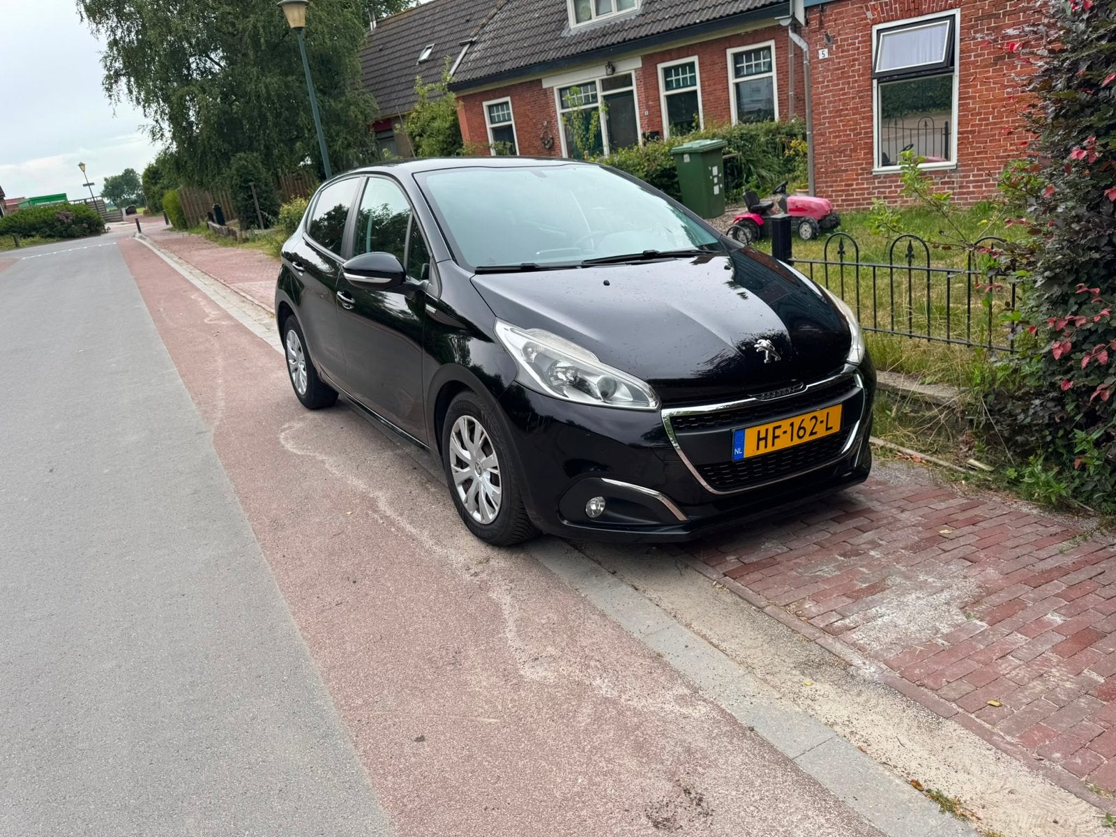 Peugeot 208 1.2 VTI 60KW/82PK 5-D 2015 Zwart, Auto's, Voorwielaandrijving, 1199 cc, Origineel Nederlands, Handgeschakeld