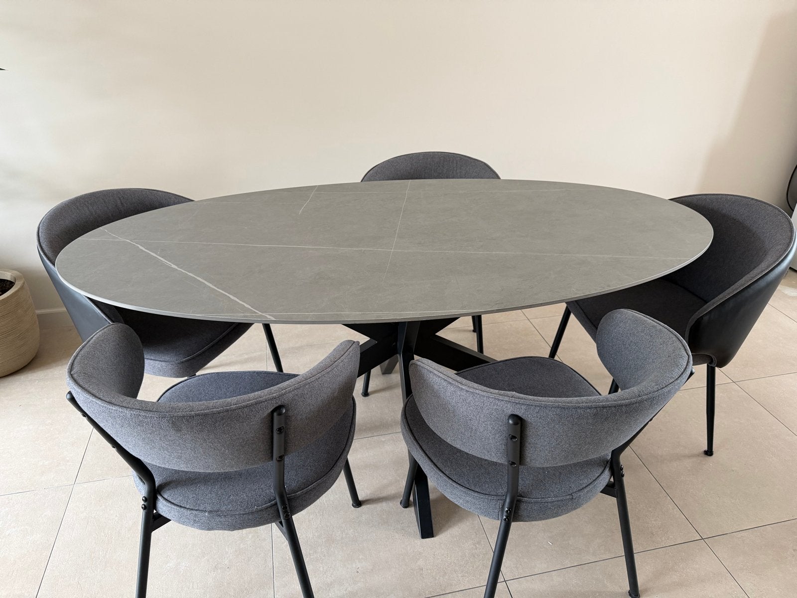Luxe ovale eettafel 180cm steen incl. 4 (+1) stoelen, Ophalen, 100 tot 150 cm, Zo goed als nieuw, Vier personen