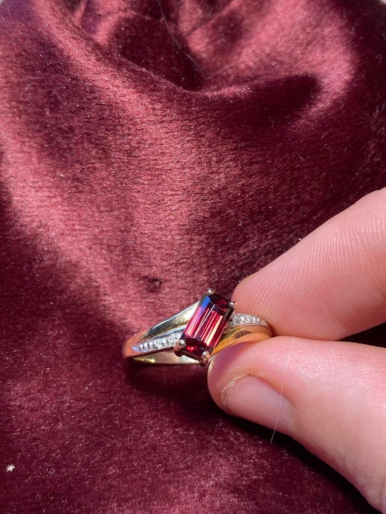 9k gouden ring met edelstenen, Sieraden, Tassen en Uiterlijk, Ringen, Ophalen of Verzenden, Zo goed als nieuw, 17 tot 18, Dame