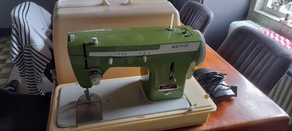 Oude naaimachine - Hapert af en toe, Antiek en Kunst, Ophalen of Verzenden