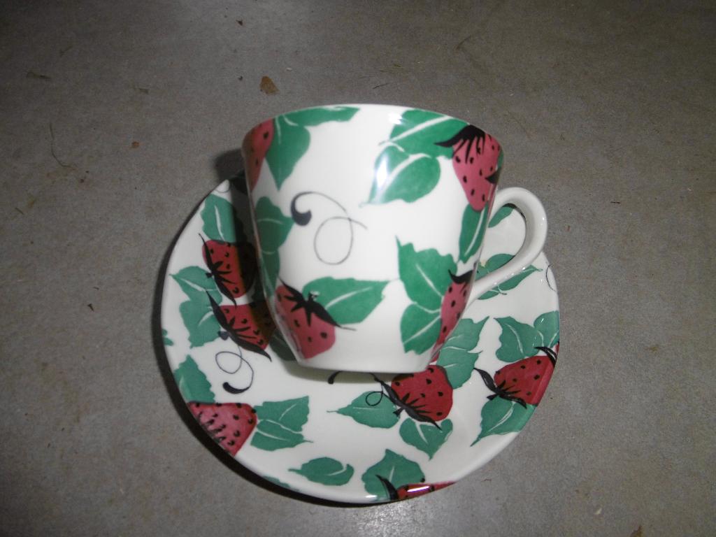 Servies, Huis en Inrichting, Keuken | Servies, Ophalen of Verzenden, Zo goed als nieuw, Overige stijlen, Kop(pen) en/of Schotel(s)