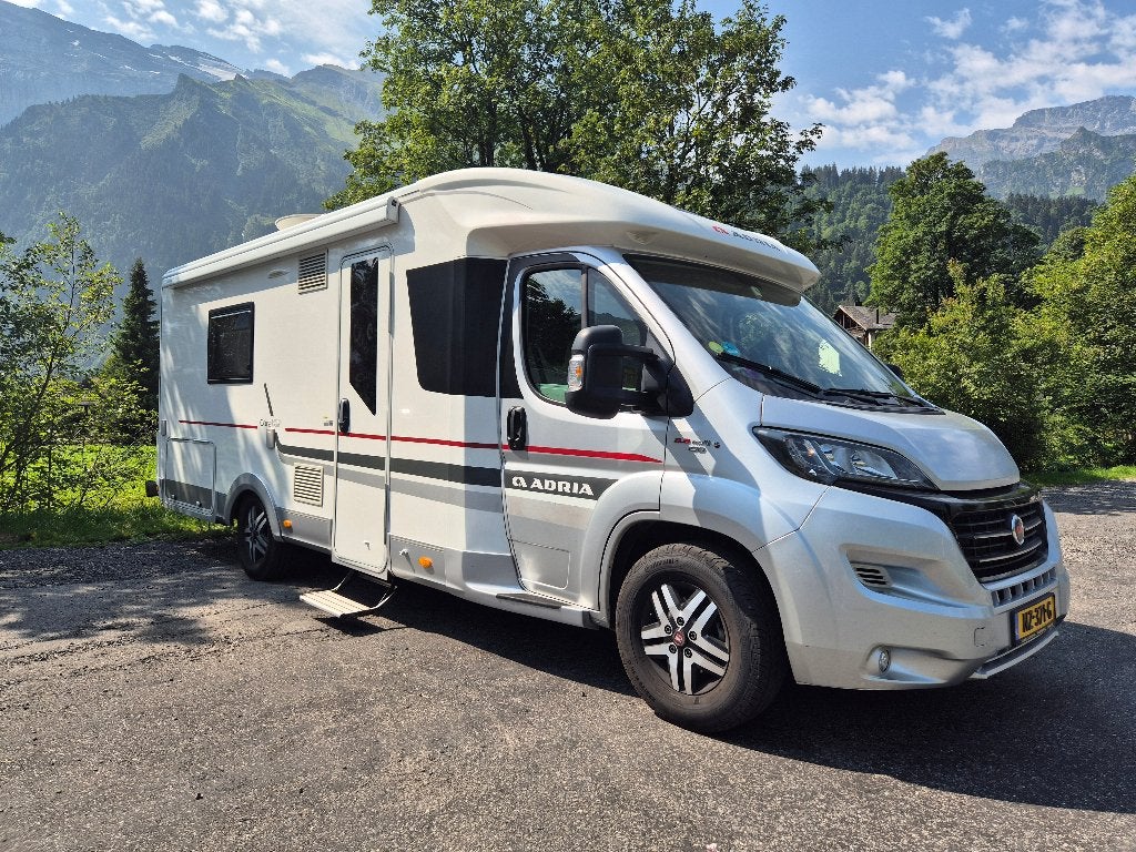 Adria Coral Plus S 670 SLT - Ruime en comfortabele camper, Automaat, Ringverwarming, Fiat, Tot en met 2